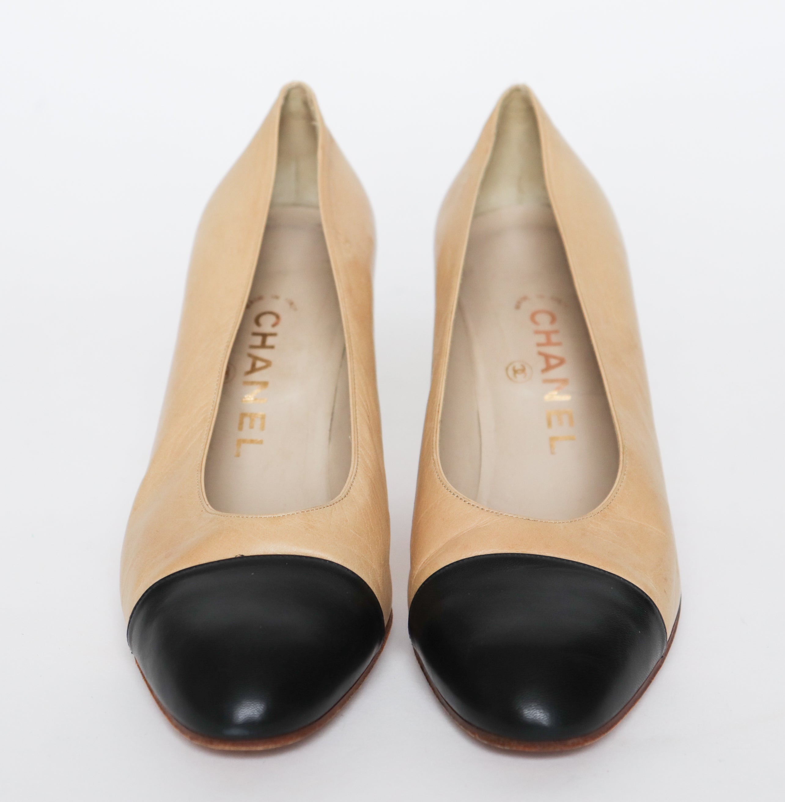 Chanel Vintage Cap Court Shoes - Cream / Black Heels - Label 38 - Fit 37 / 37.5