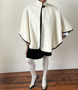 Short Vintage Cape - Richard Shops - Cream Wool - Vintage 1980 - Fit  M / UK 12