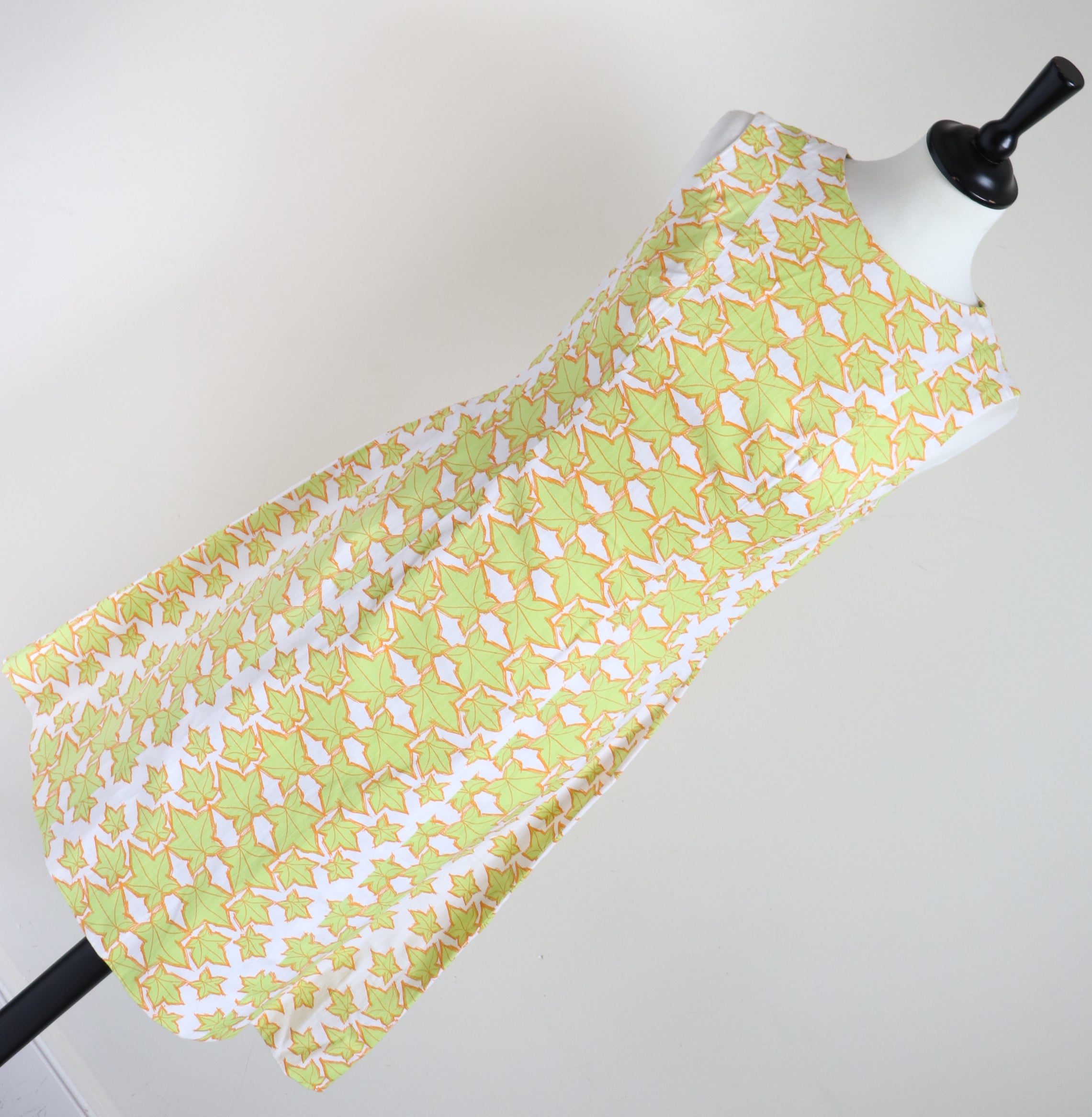 1960s Vintage Shift Dress - Fitted - Green Ivy Print - XS / UK 8