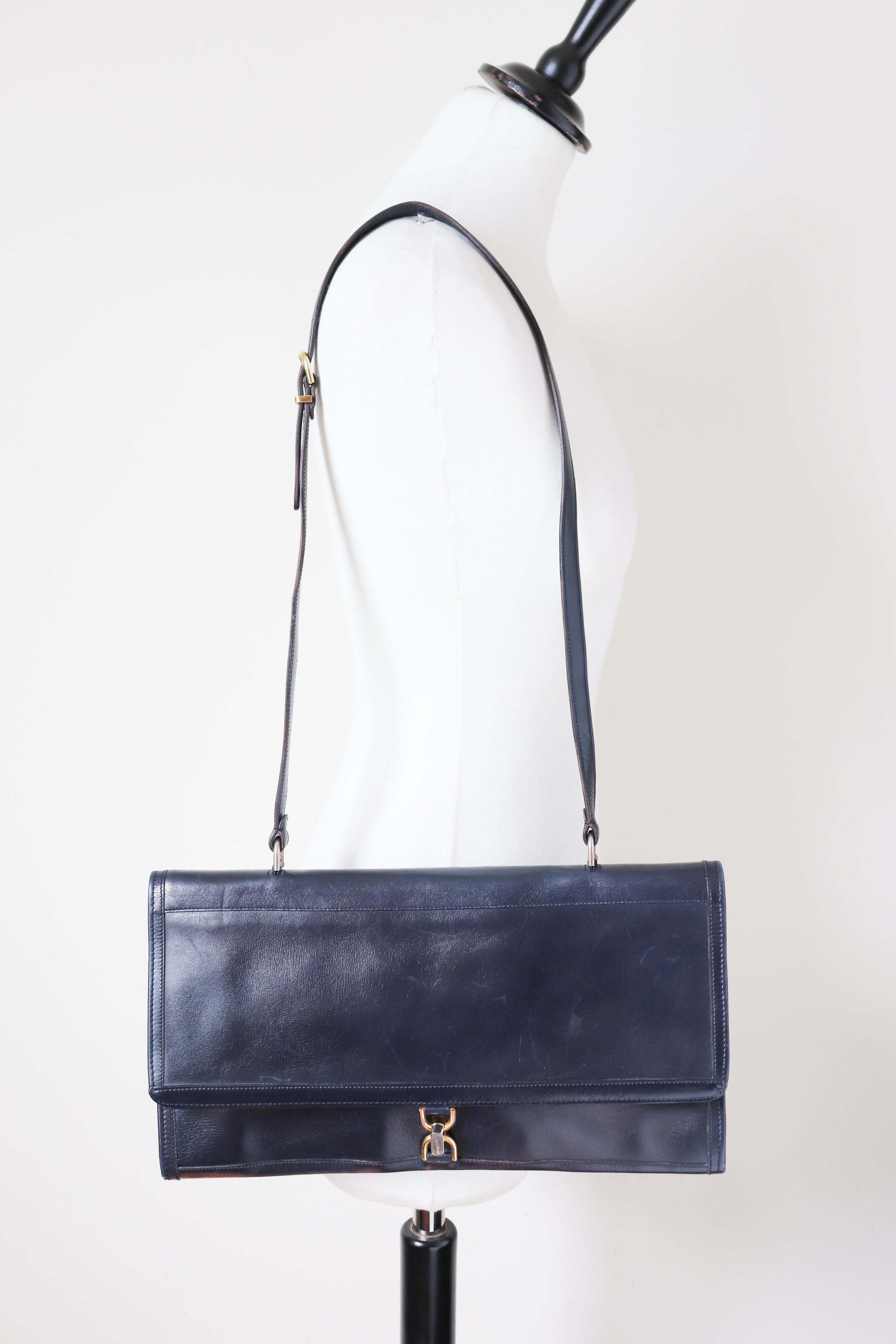 Vintage Flat Shoulder Bag - Blue leather - 1970s - Jean Claude - Medium