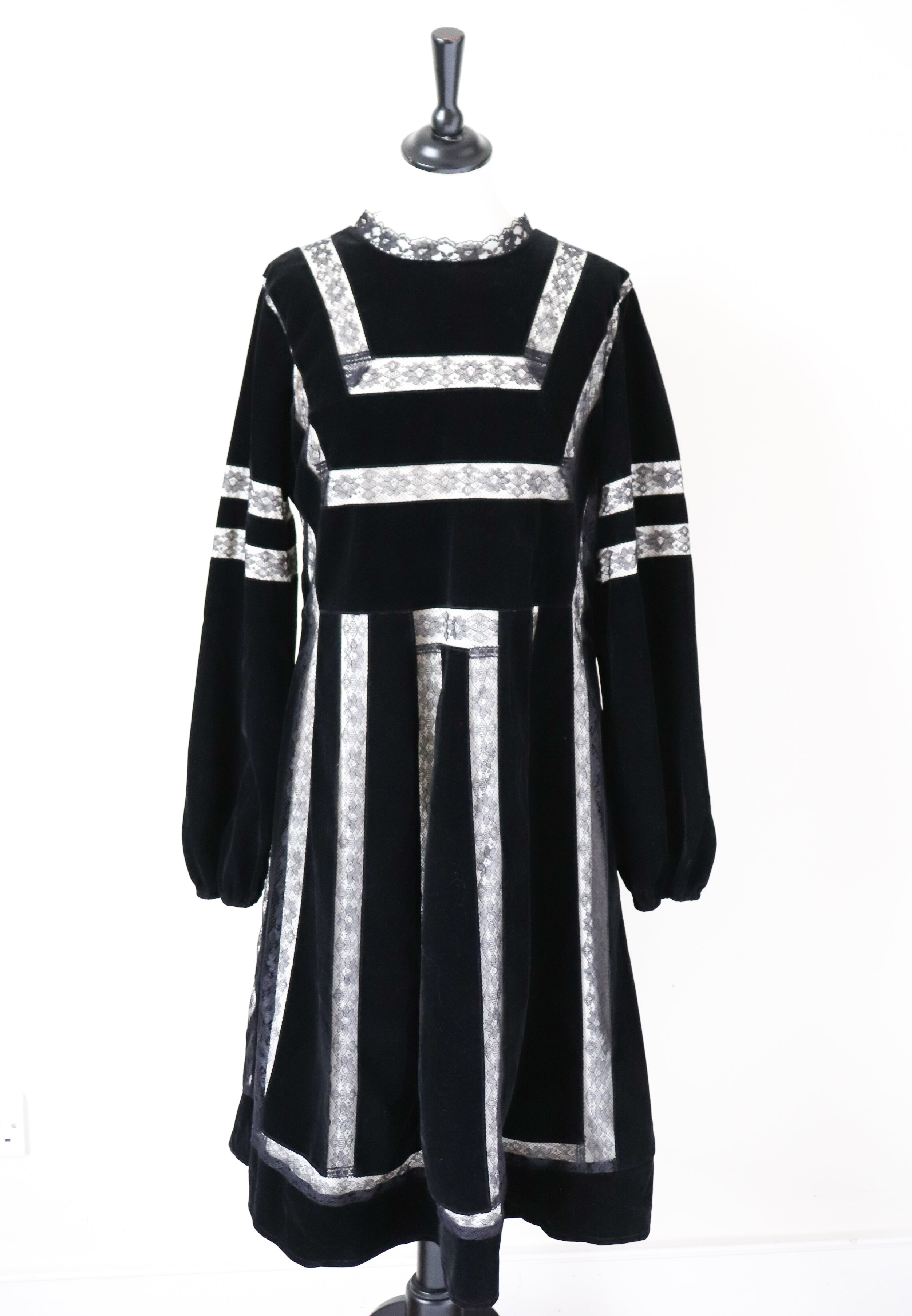 Roch Perel  LBD  Dress - Black Velvet / Lace - XL - Fit L / UK 14 - Label Attach