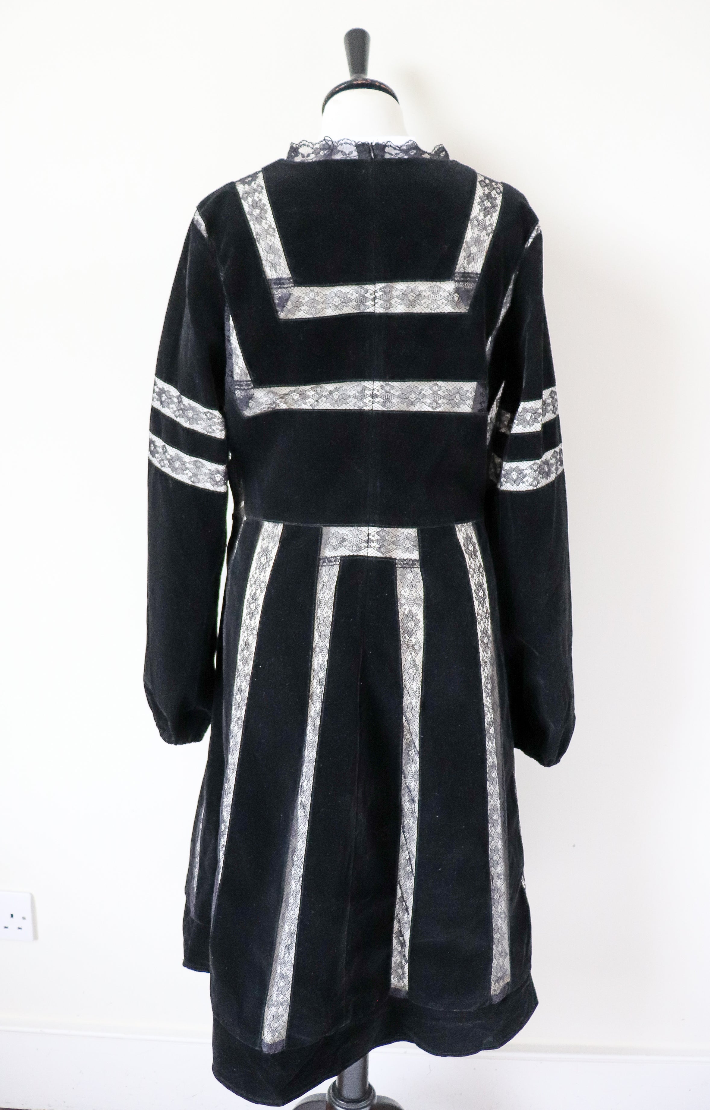 Roch Perel  LBD  Dress - Black Velvet / Lace - XL - Fit L / UK 14 - Label Attach