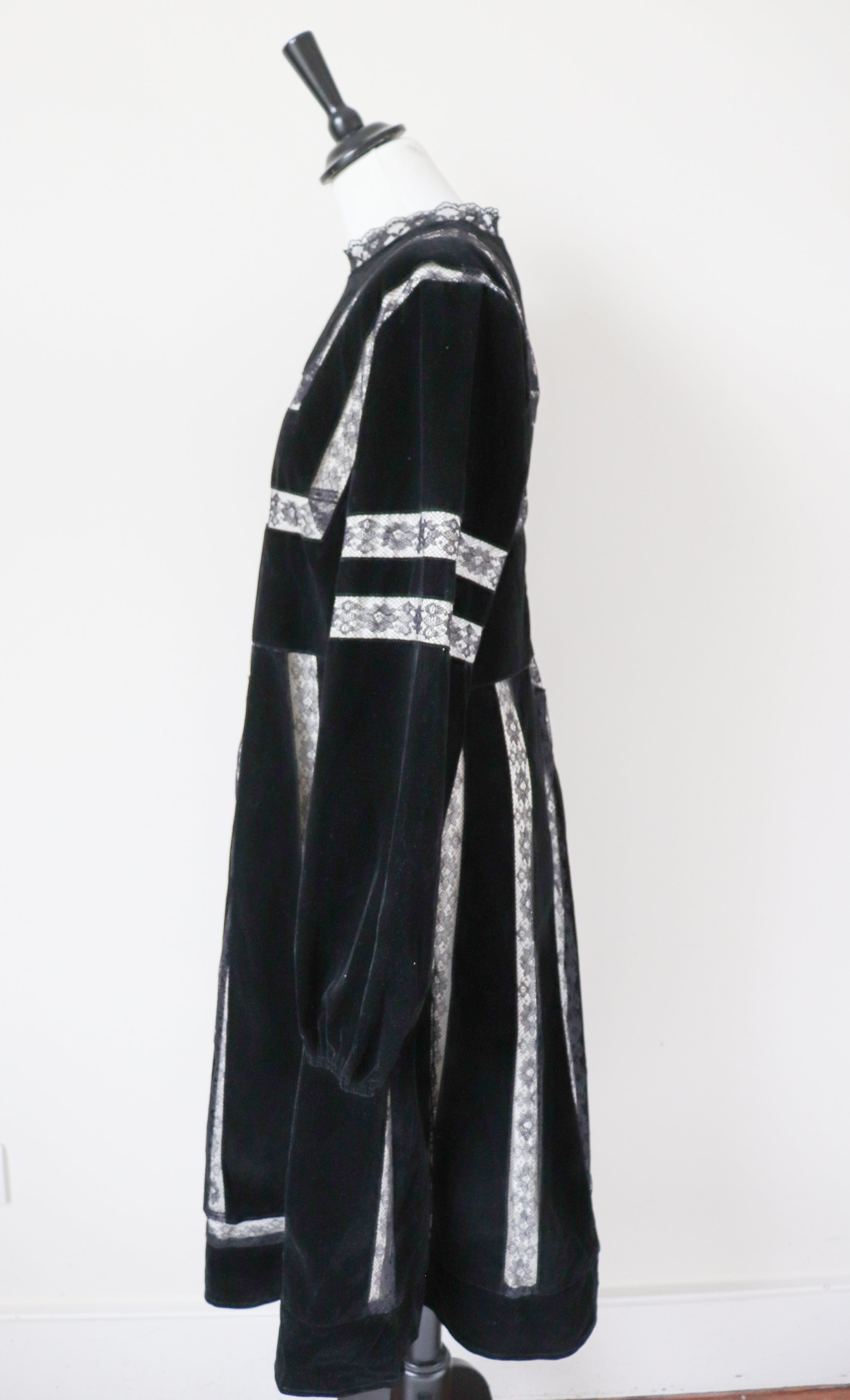 Roch Perel  LBD  Dress - Black Velvet / Lace - XL - Fit L / UK 14 - Label Attach