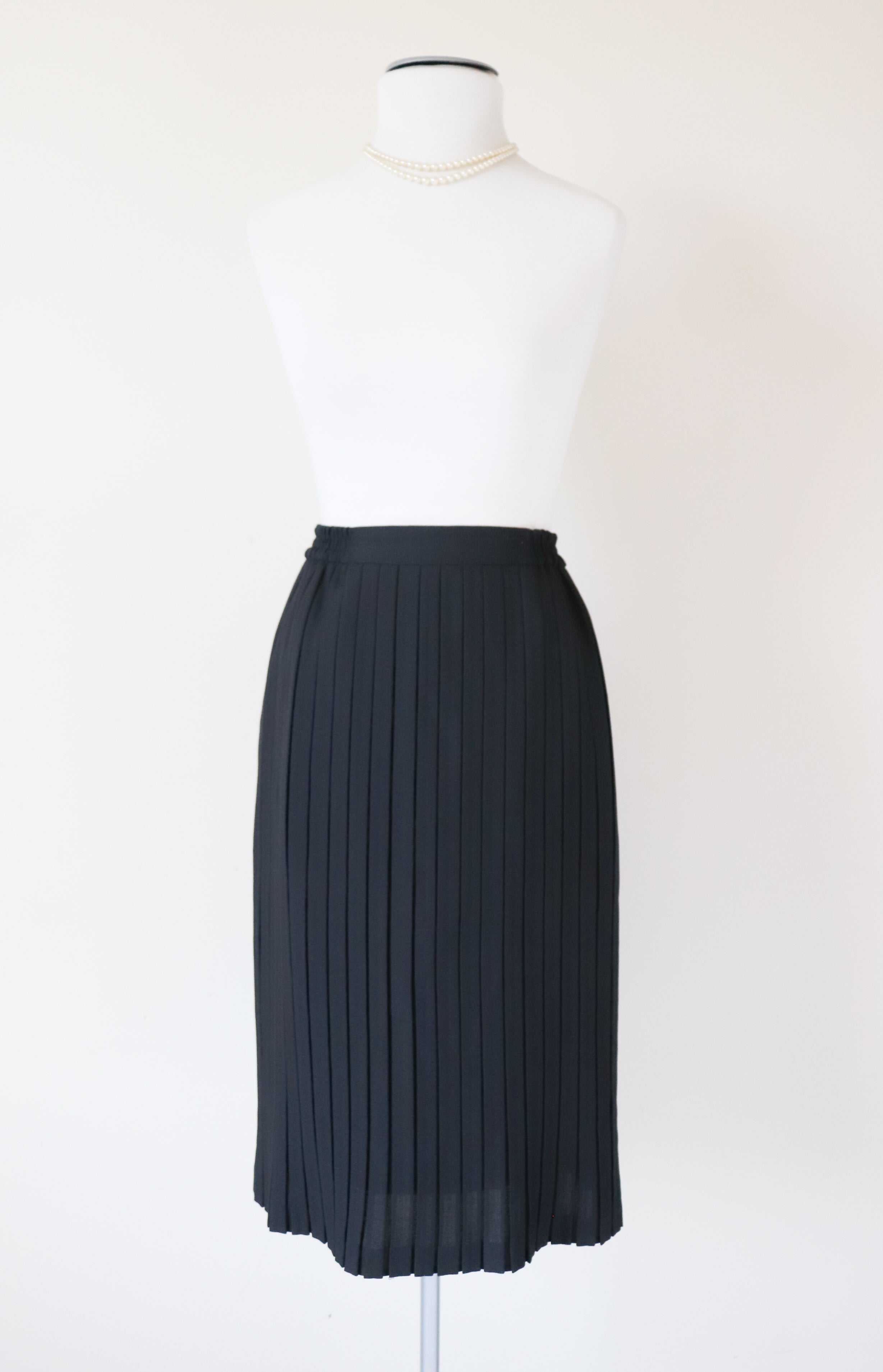 Black Pleated Vintage Skirt - Elastic Waist - S / UK 10