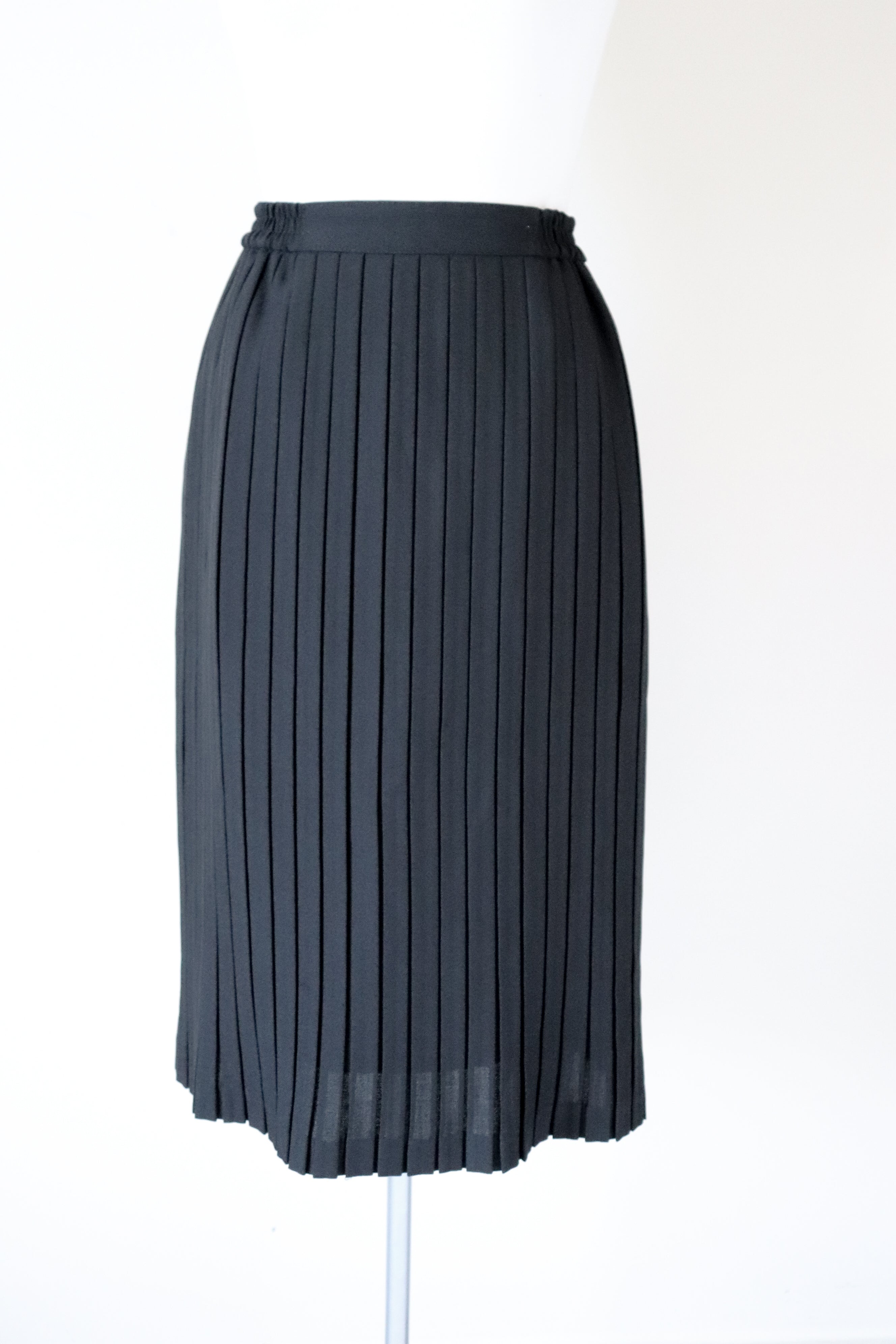 Black Pleated Vintage Skirt - Elastic Waist - S / UK 10