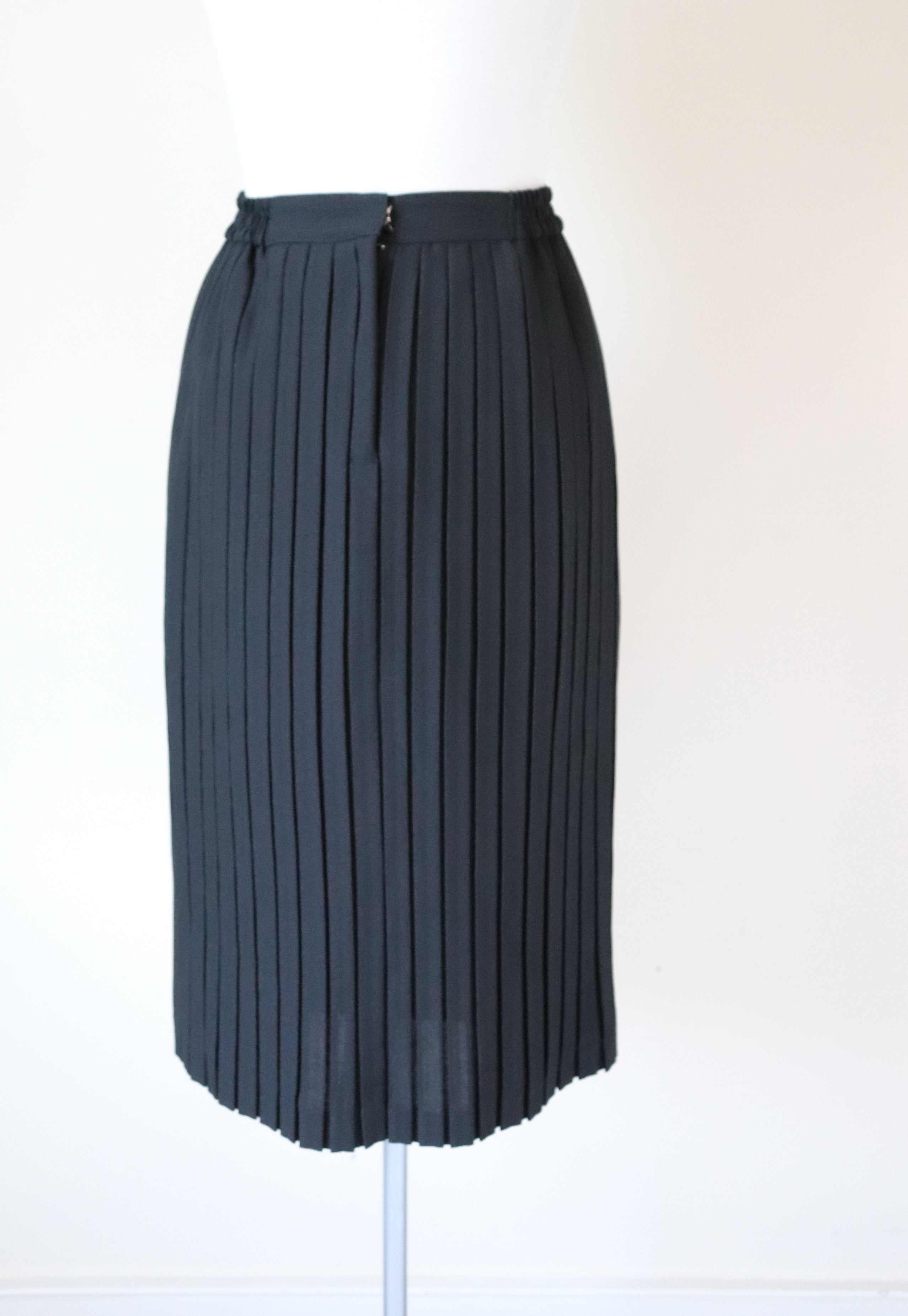 Black Pleated Vintage Skirt - Elastic Waist - S / UK 10