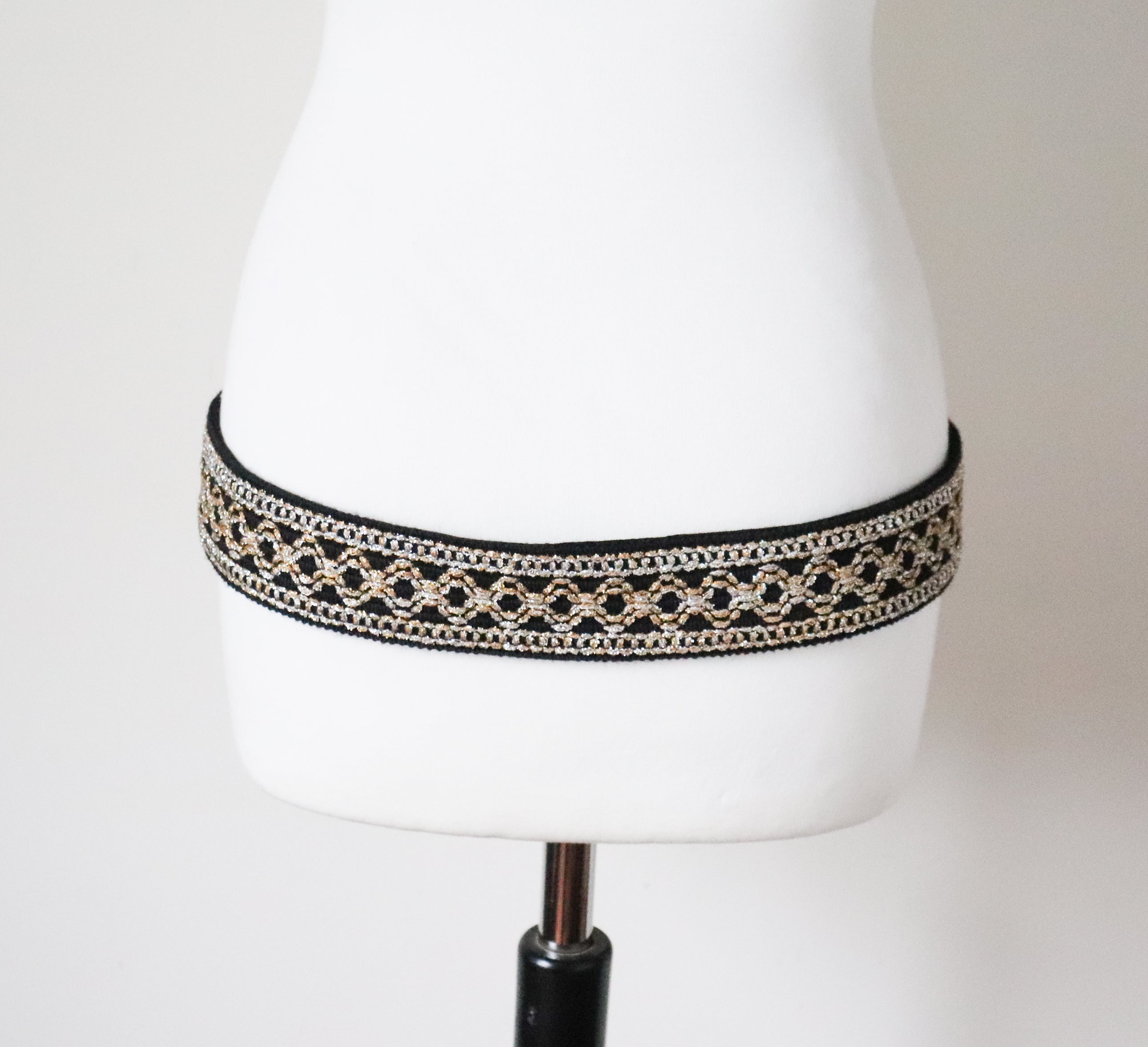 Embroidered Sash Tie 1970s Vintage Belt - Black / Gold - Obi - M / L