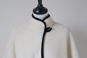 Short Vintage Cape - Richard Shops - Cream Wool - Vintage 1980 - Fit  M / UK 12