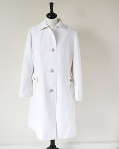 White Crimplene Coat  / Polyamide  - Vintage 1970s  - L / XL   / UK 14 / 16