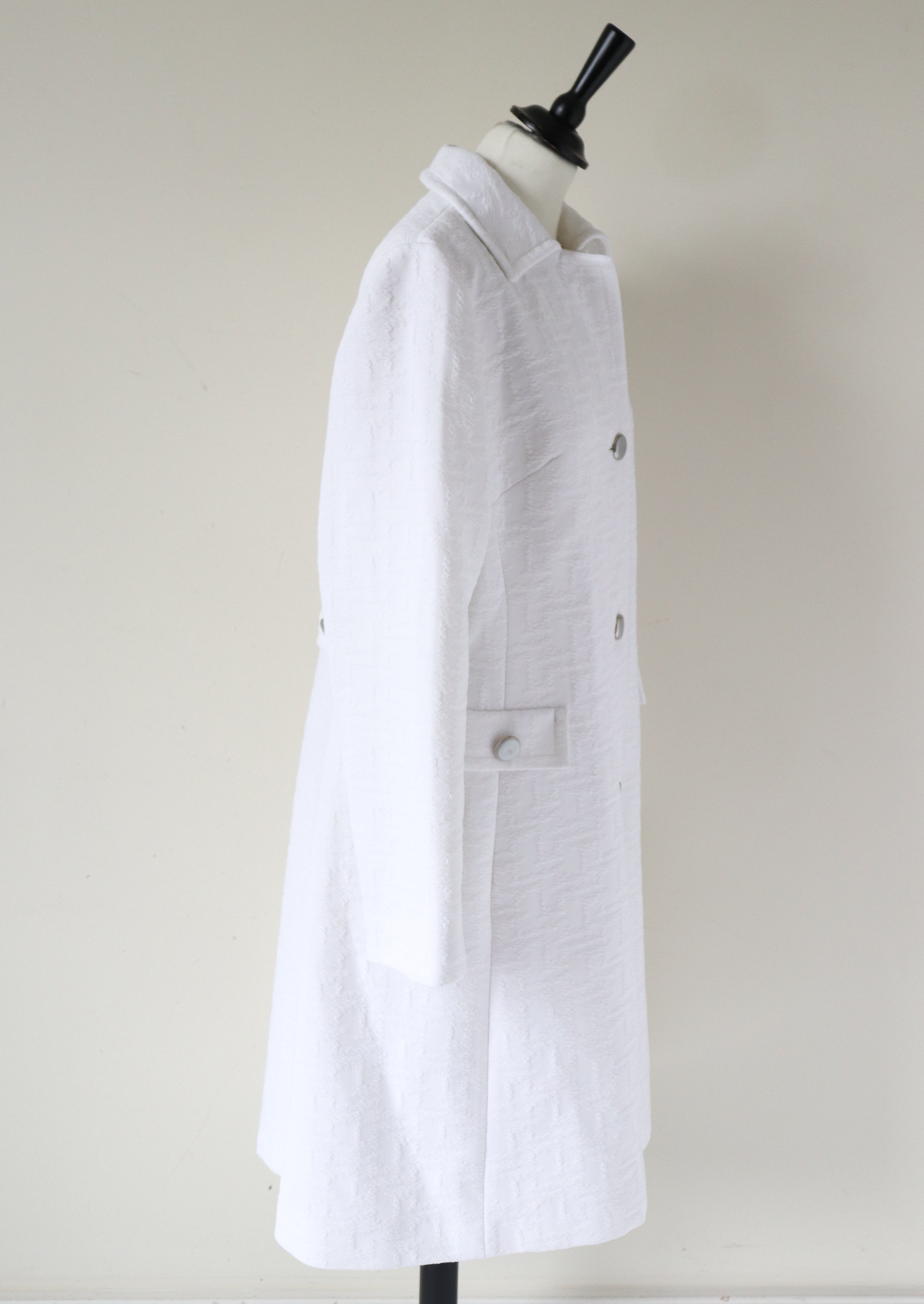 White Crimplene Coat  / Polyamide  - Vintage 1970s  - L / XL   / UK 14 / 16