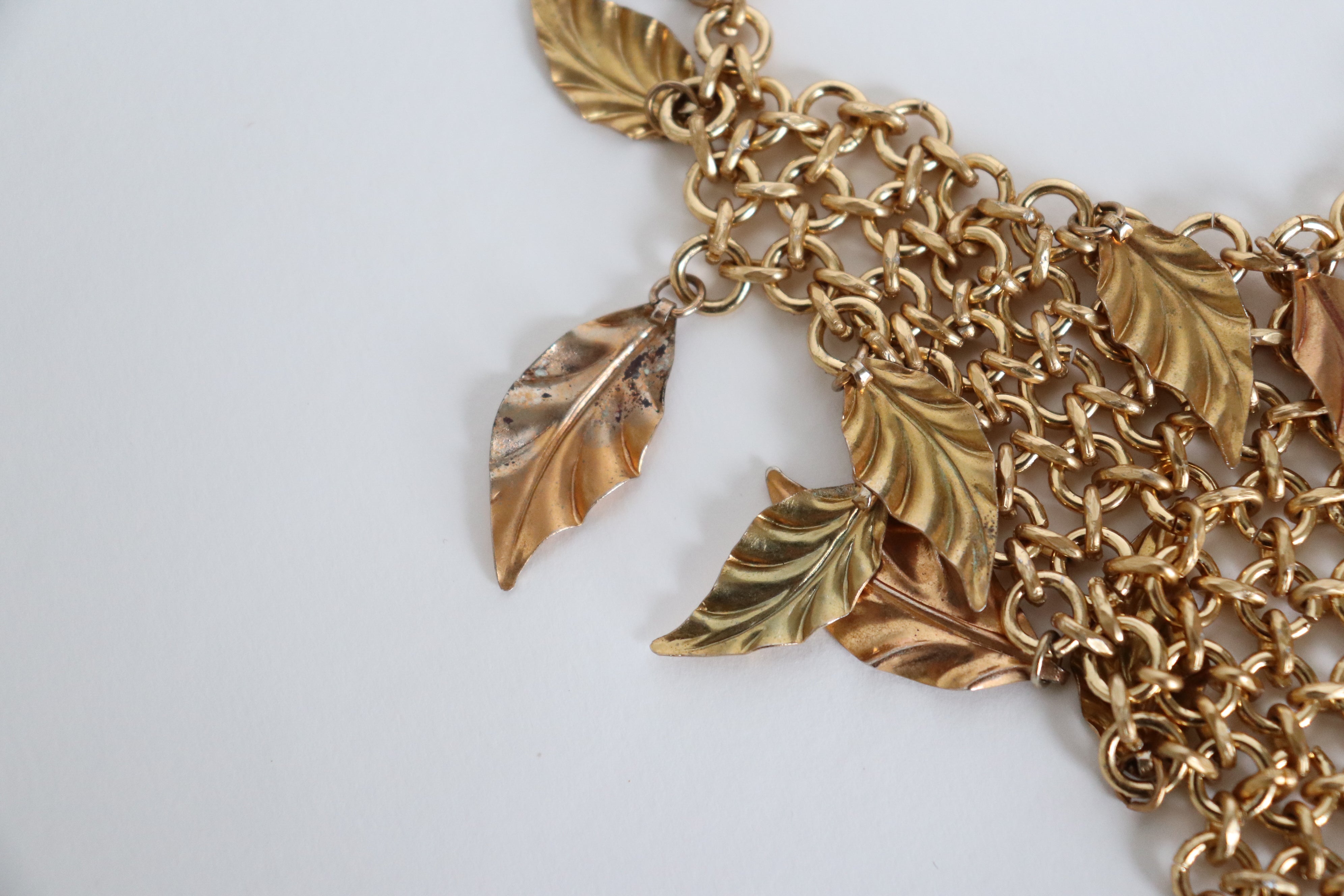 Vintage 1980s Leaf and Chainmail Bib Necklace - Gold - Large