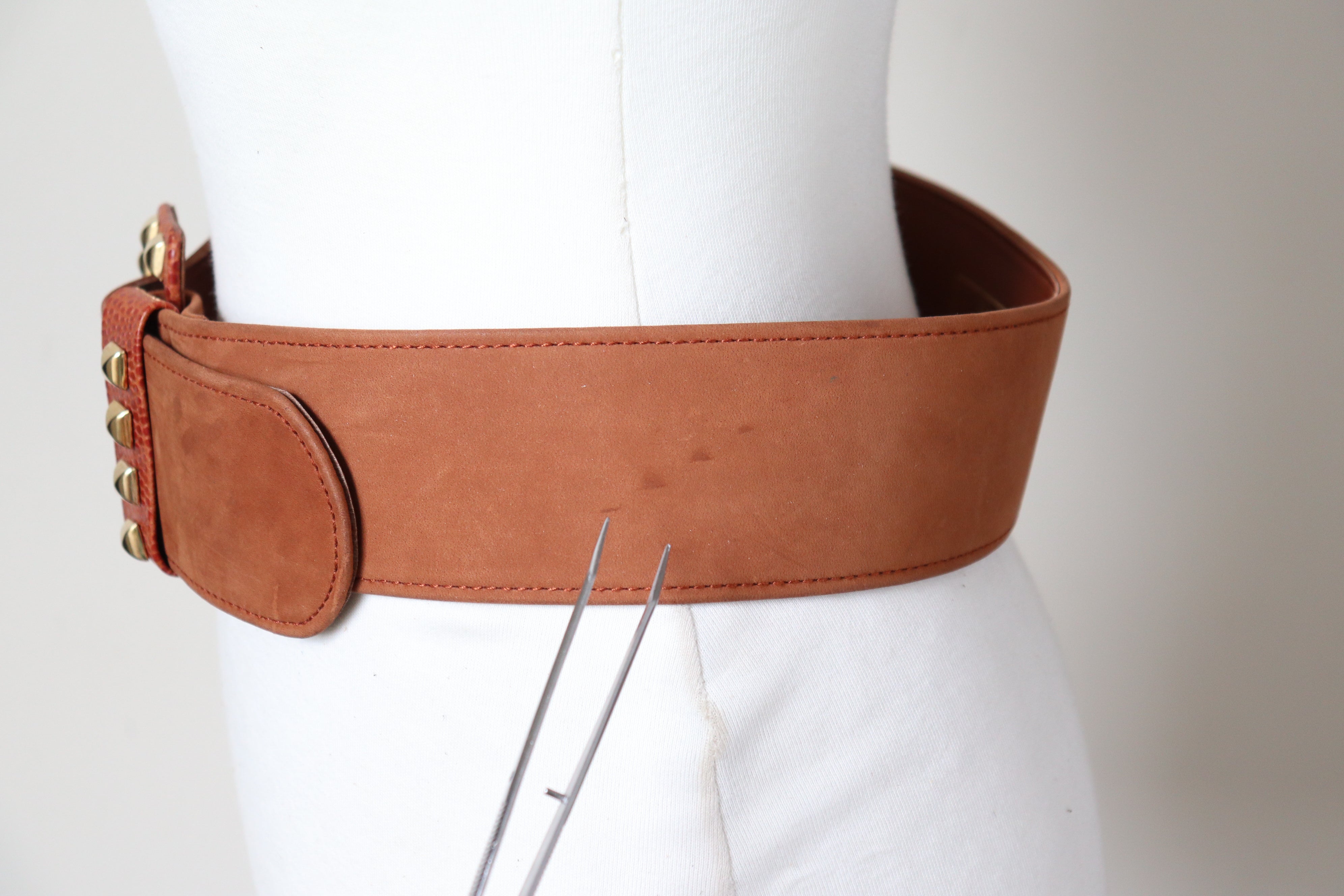 Wide Tan Leather Studded Belt - Mondi 1980s Vintage - Small