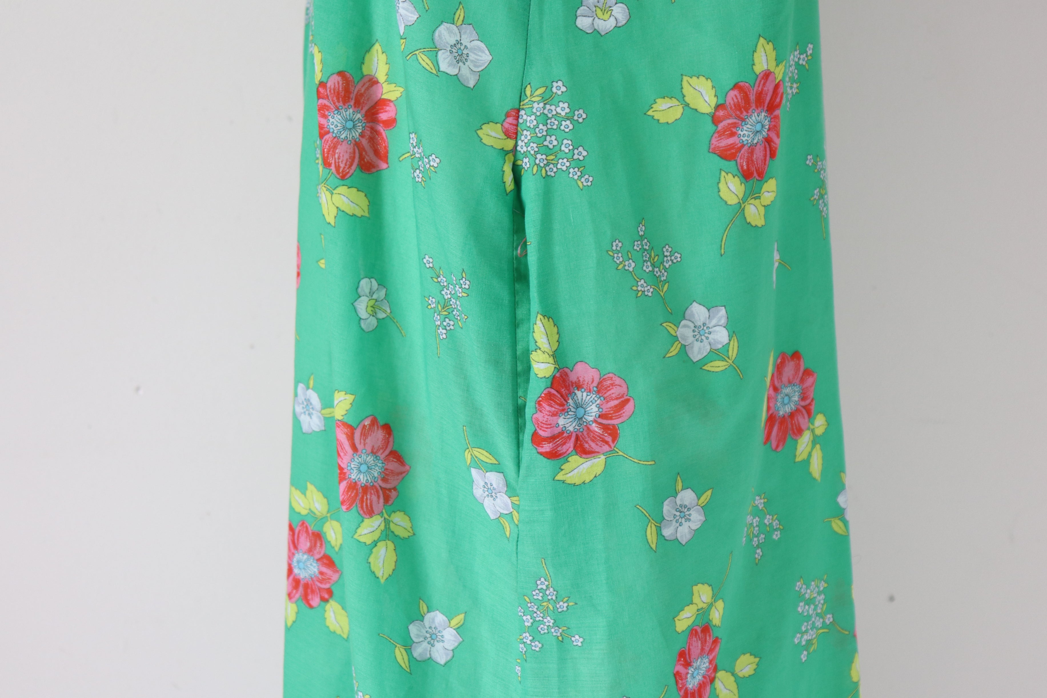 1970s  St Michael Vintage M&S Night Dress - Green Floral - Fit  M / UK 12