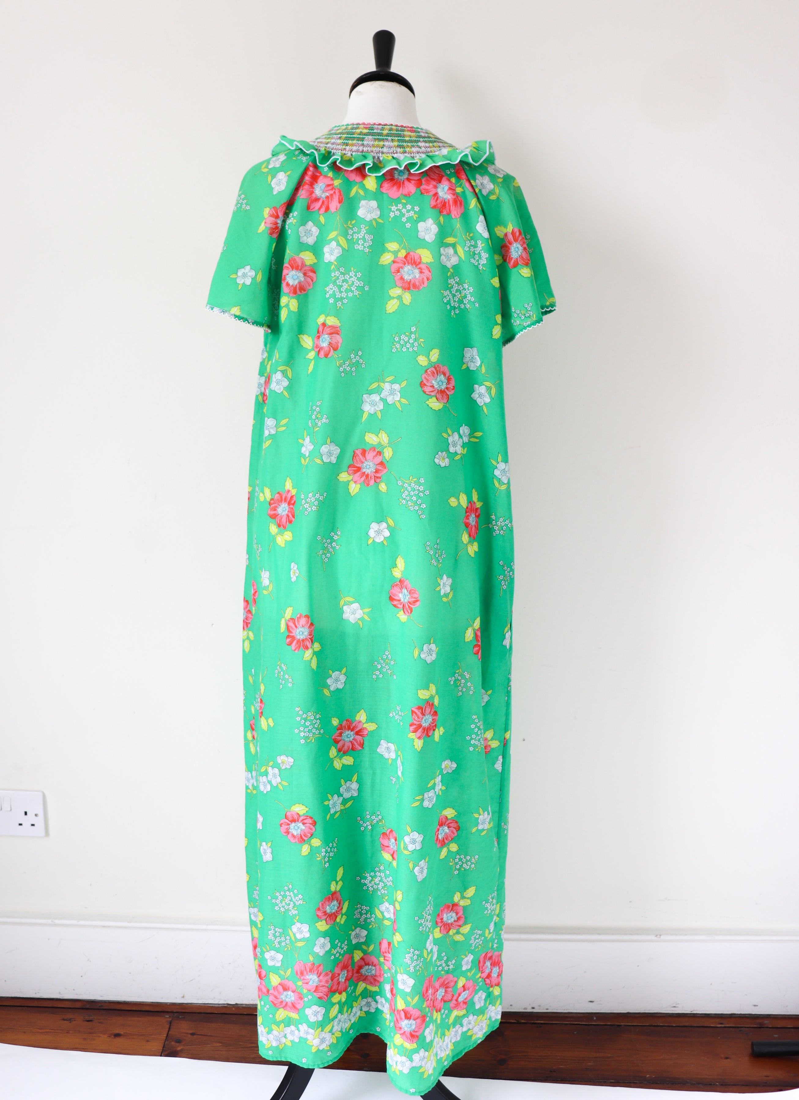 1970s  St Michael Vintage M&S Night Dress - Green Floral - Fit  M / UK 12