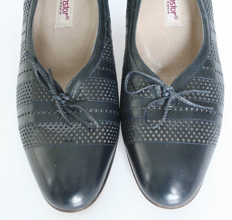 Vintage Shoes - 1980s - Queen Mother Style - Blue leather - Menstor - Fit UK 6.5 / 7