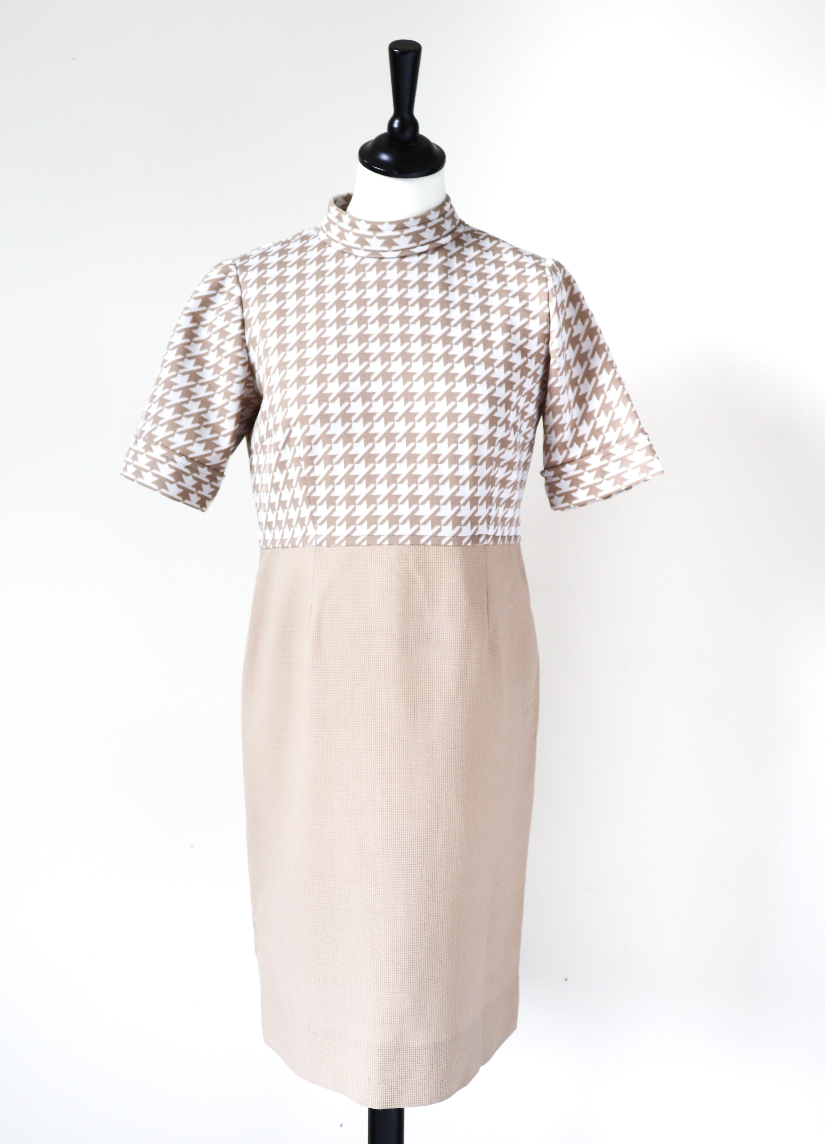 1960s Vintage Shift Dress - Cream / Beige Houndstooth Check - Empire Waist -  M / UK 12