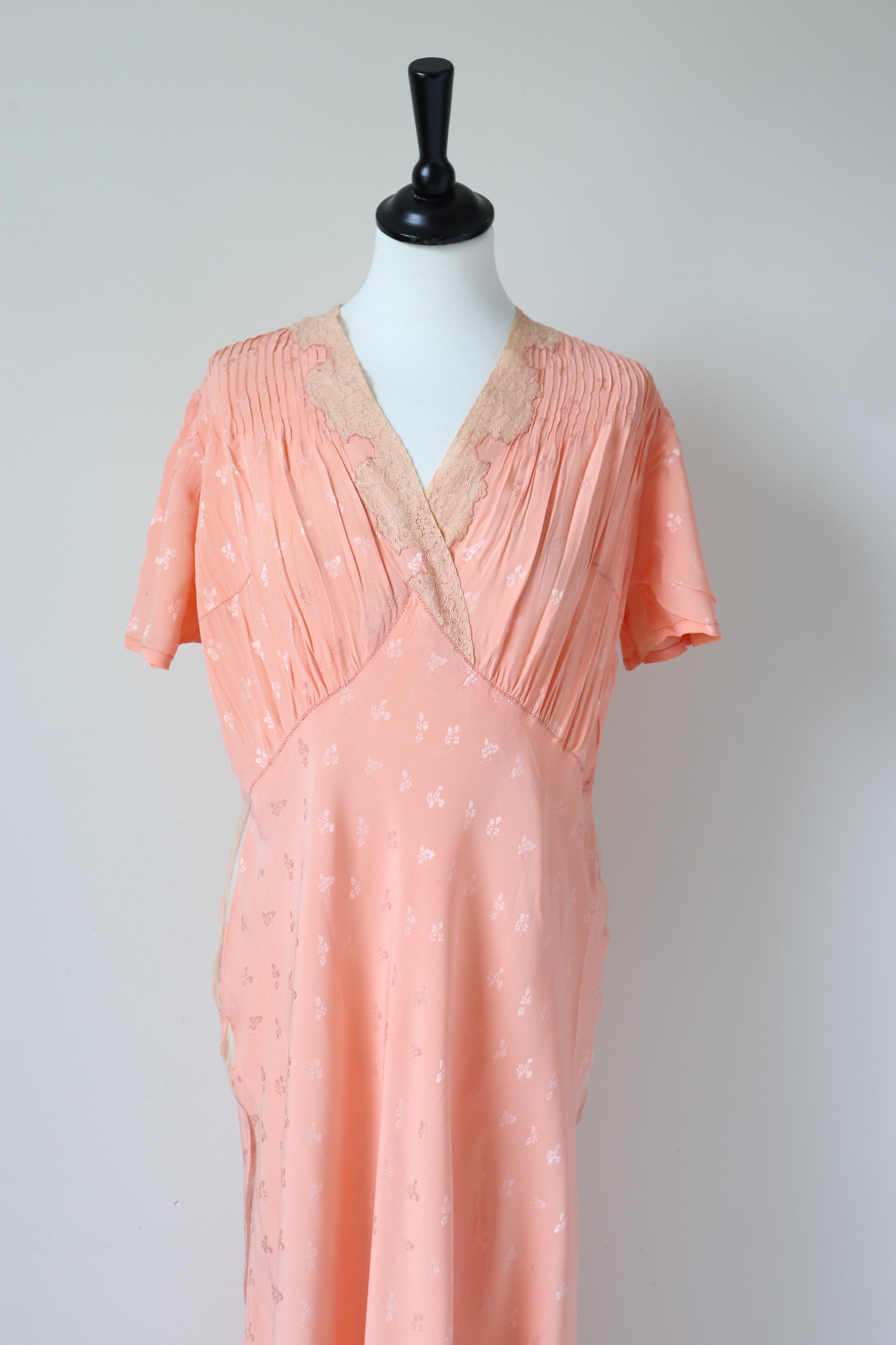 Vintage 1940s / 1950s Maxi Nightdress / Evening Dress - Salmon Pink - M / UK 12