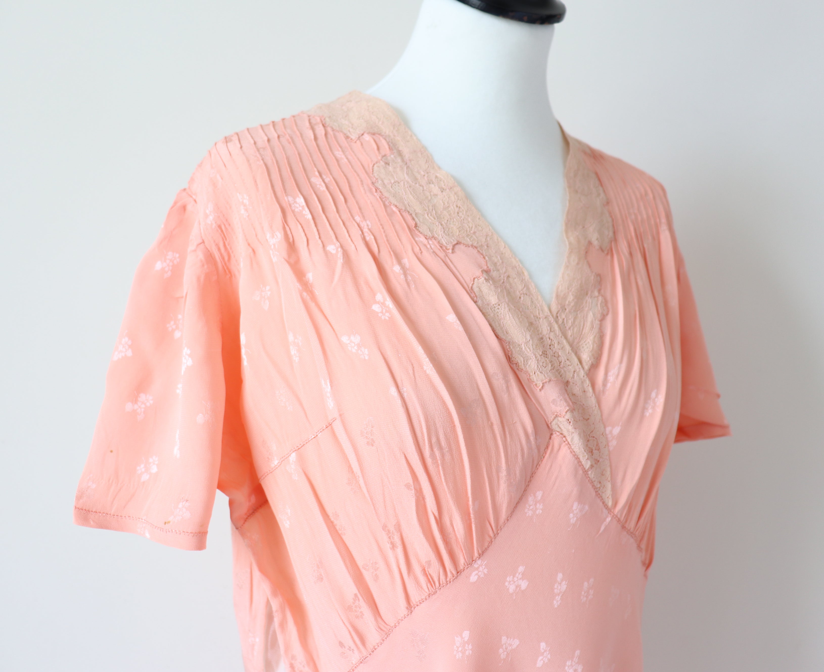 Vintage 1940s / 1950s Maxi Nightdress / Evening Dress - Salmon Pink - M / UK 12