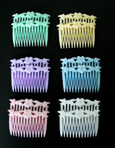 Acrylic vintage 'floral motif' hair combs (set of 2) - Unused