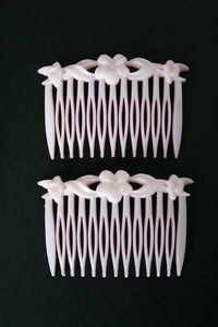 Acrylic vintage 'floral motif' hair combs (set of 2) - Unused
