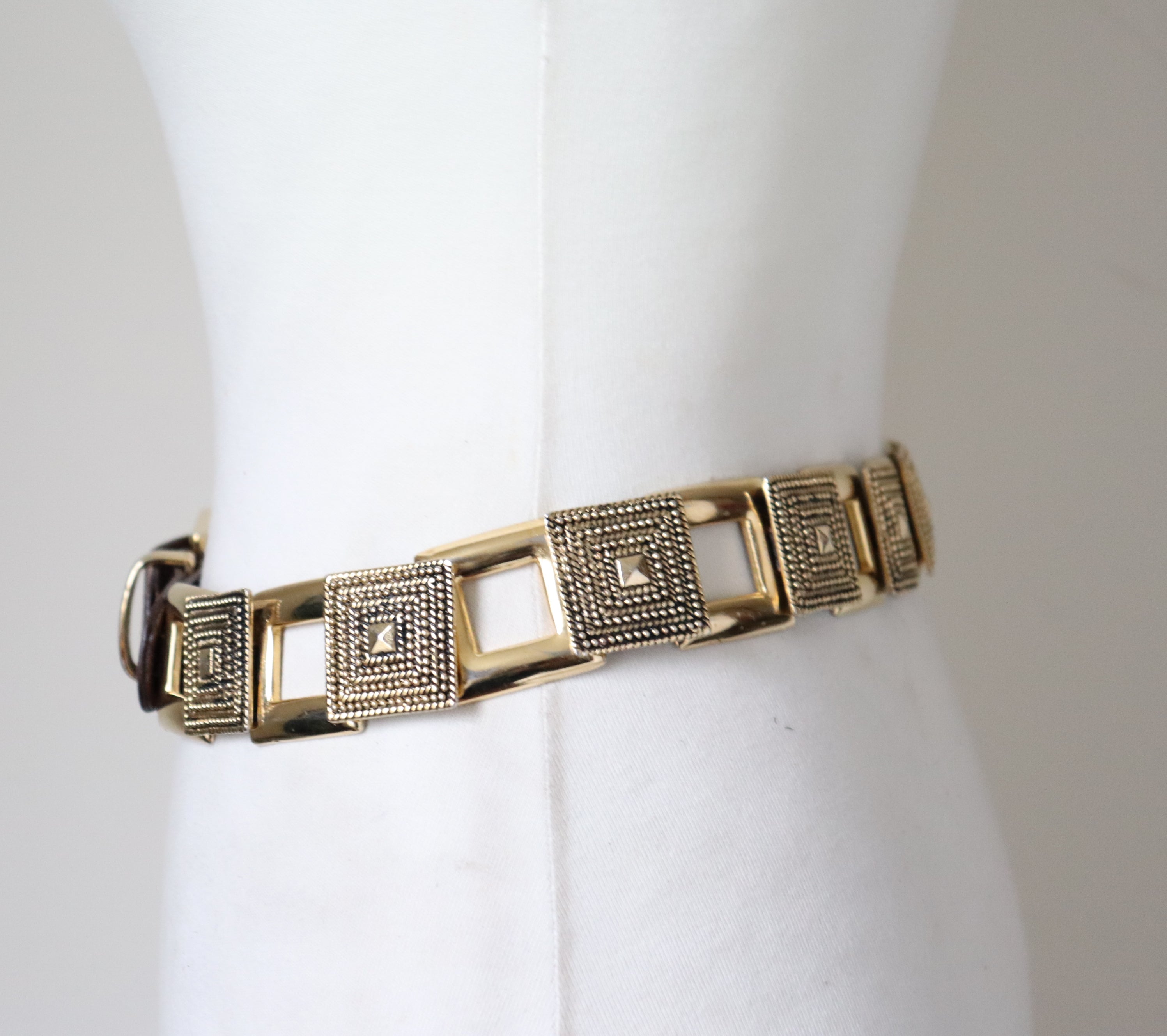 Vintage 1980s Brown Leather and Metal Chain Belt ( Gold Tone ) - X Small