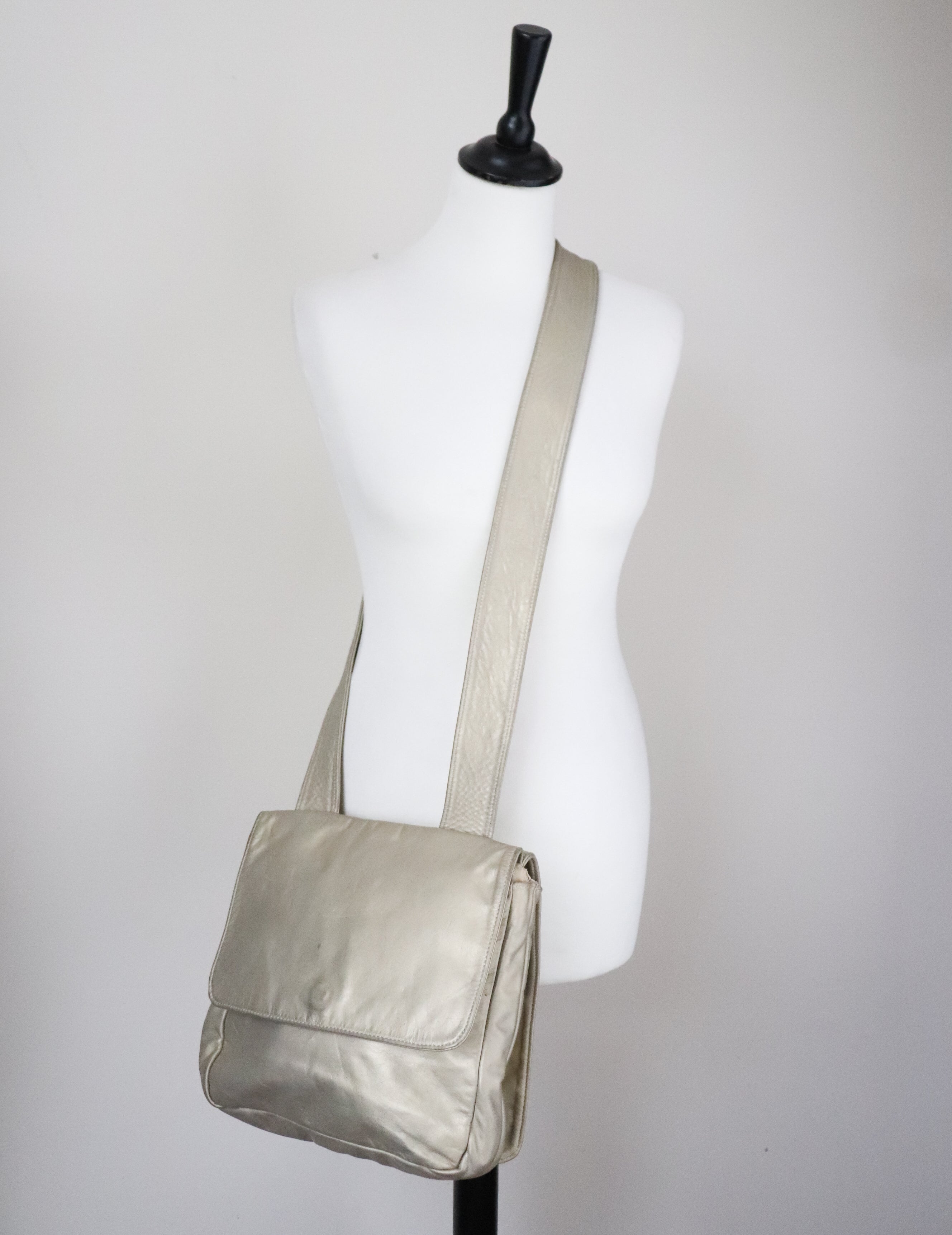 Vintage 1990 Gold Crossbody / Messenger  Bag - Leather - 2-way - Medium / Large
