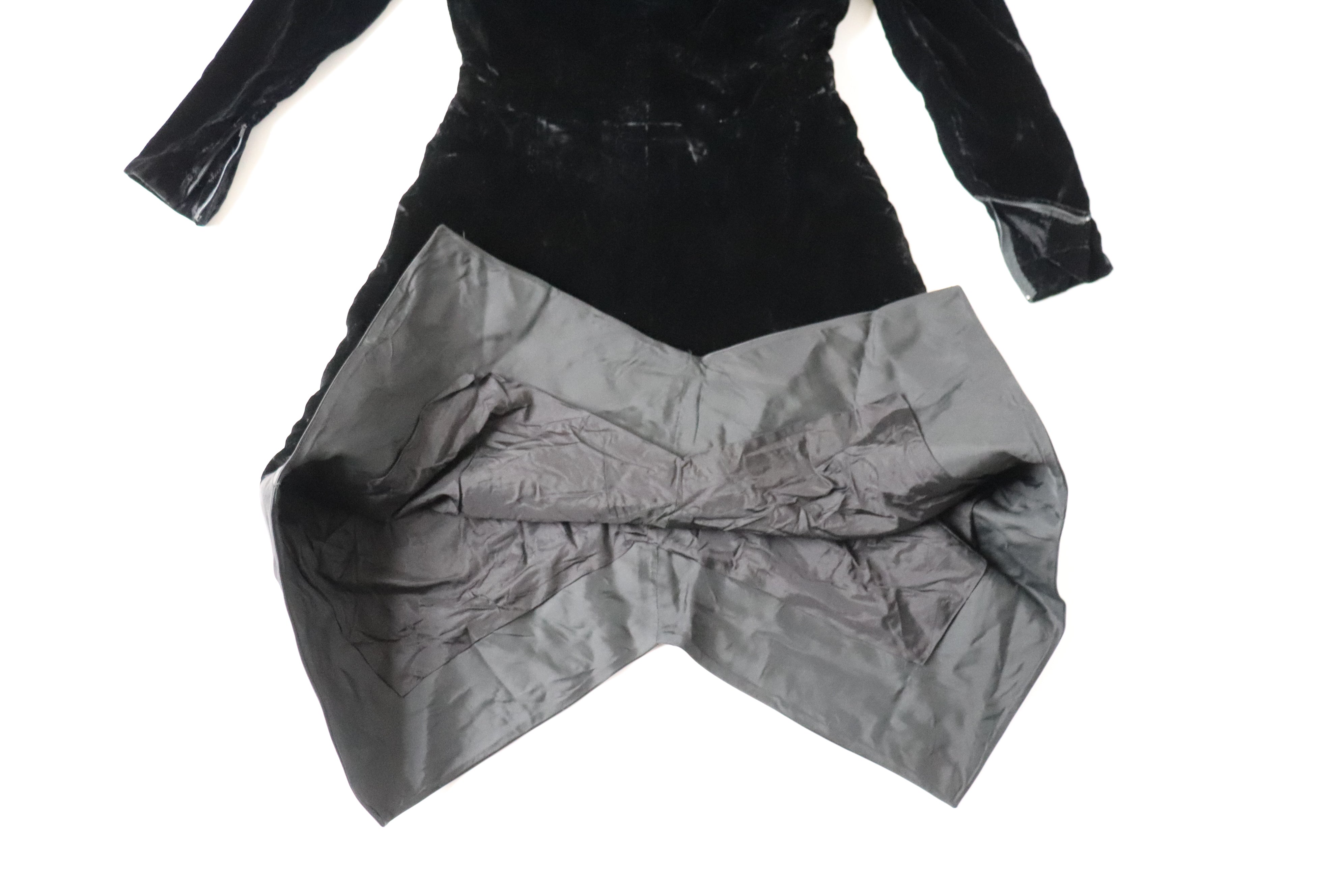 Dossi Black Velvet Long Sleeve Dress - Vintage LBD - 1960s - XXS - UK 6 / 8