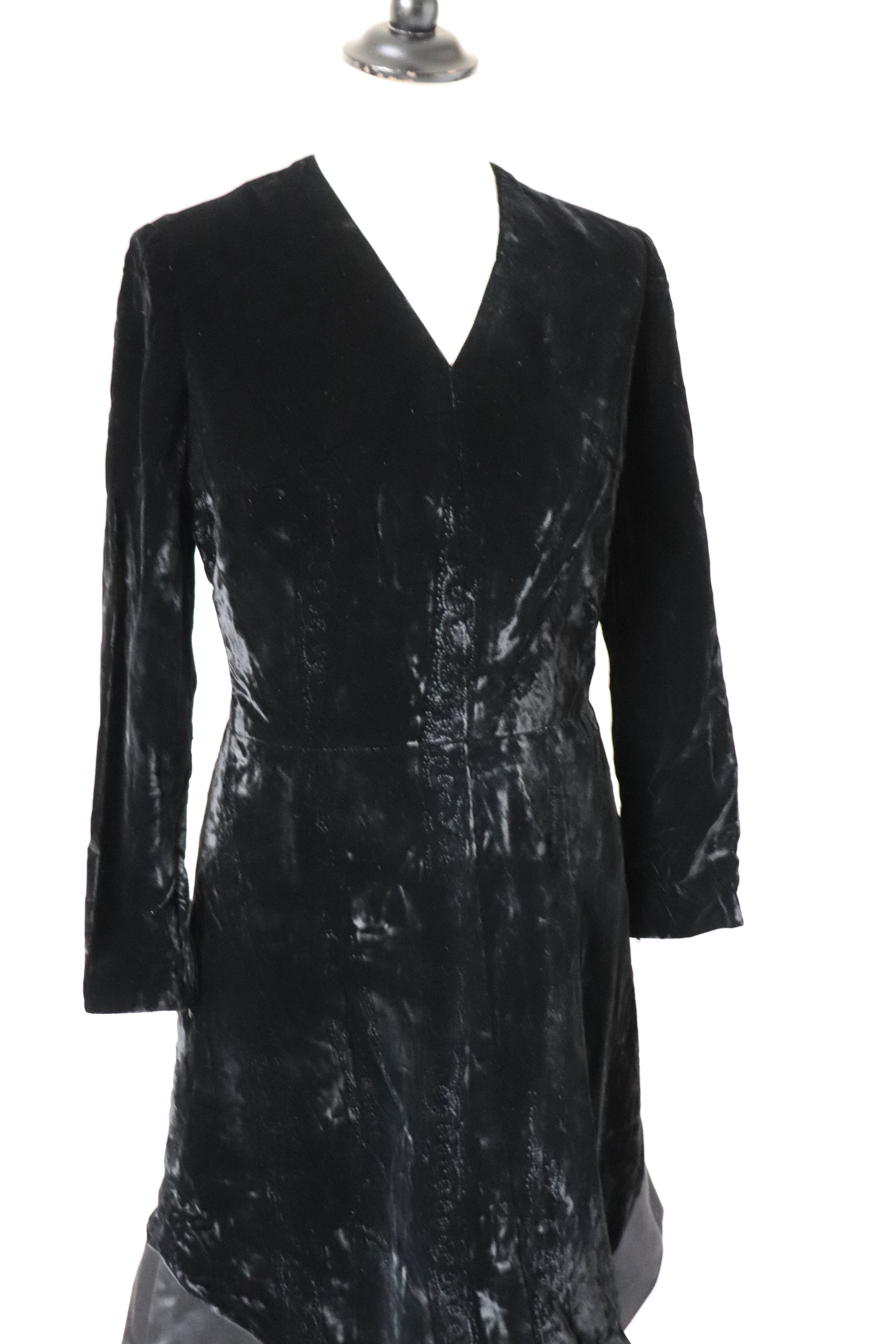 Dossi Black Velvet Long Sleeve Dress - Vintage LBD - 1960s - XXS - UK 6 / 8