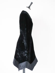 Dossi Black Velvet Long Sleeve Dress - Vintage LBD - 1960s - XXS - UK 6 / 8