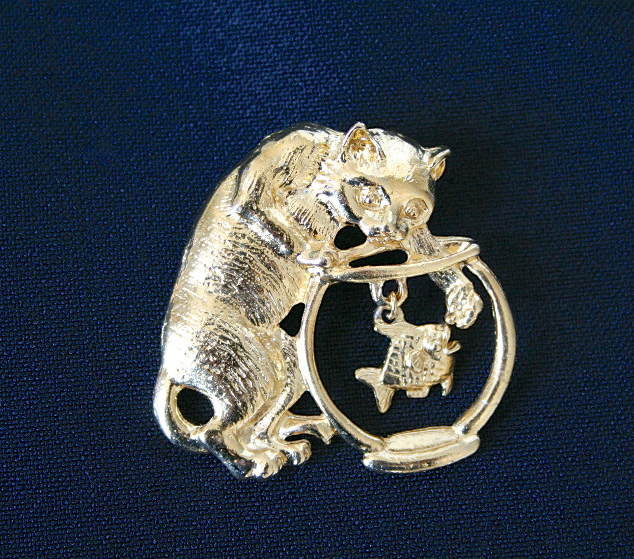 80s gilt metal 'Cat & Goldfish' vintage brooch
